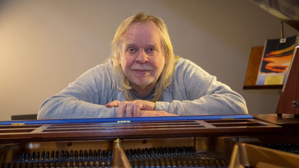 The Rick Wakeman Yuletide Christmas Show Tickets Leas Cliff Hall